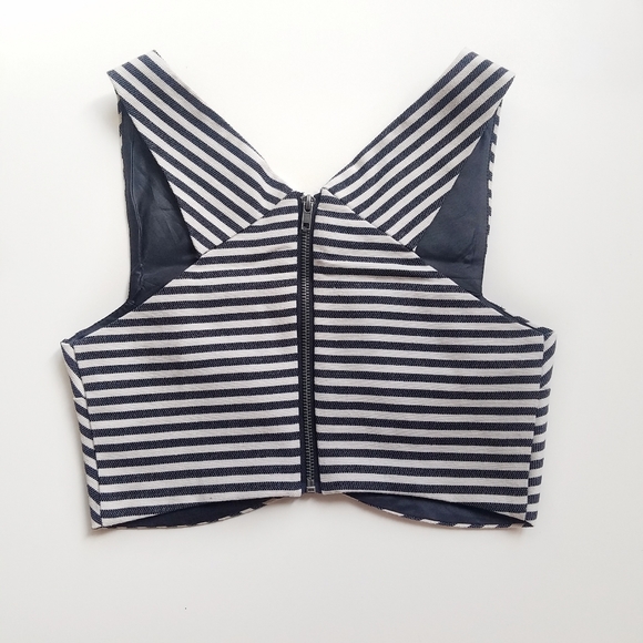 FOREVER 21 Sleeveless Striped V-neck crisscross Crop top Size Small - Picture 3 of 10